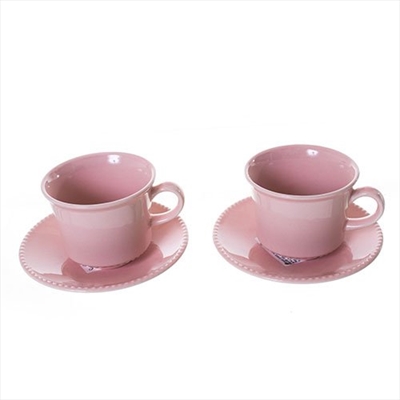 Uma mesa com um jogo de chá com uma xícara de chá e uma tigela de biscoitos  sobre ela.